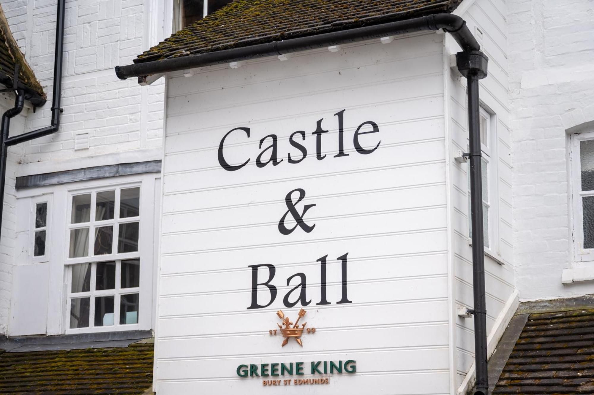 Castle And Ball By Greene King Inns Marlborough Extérieur photo