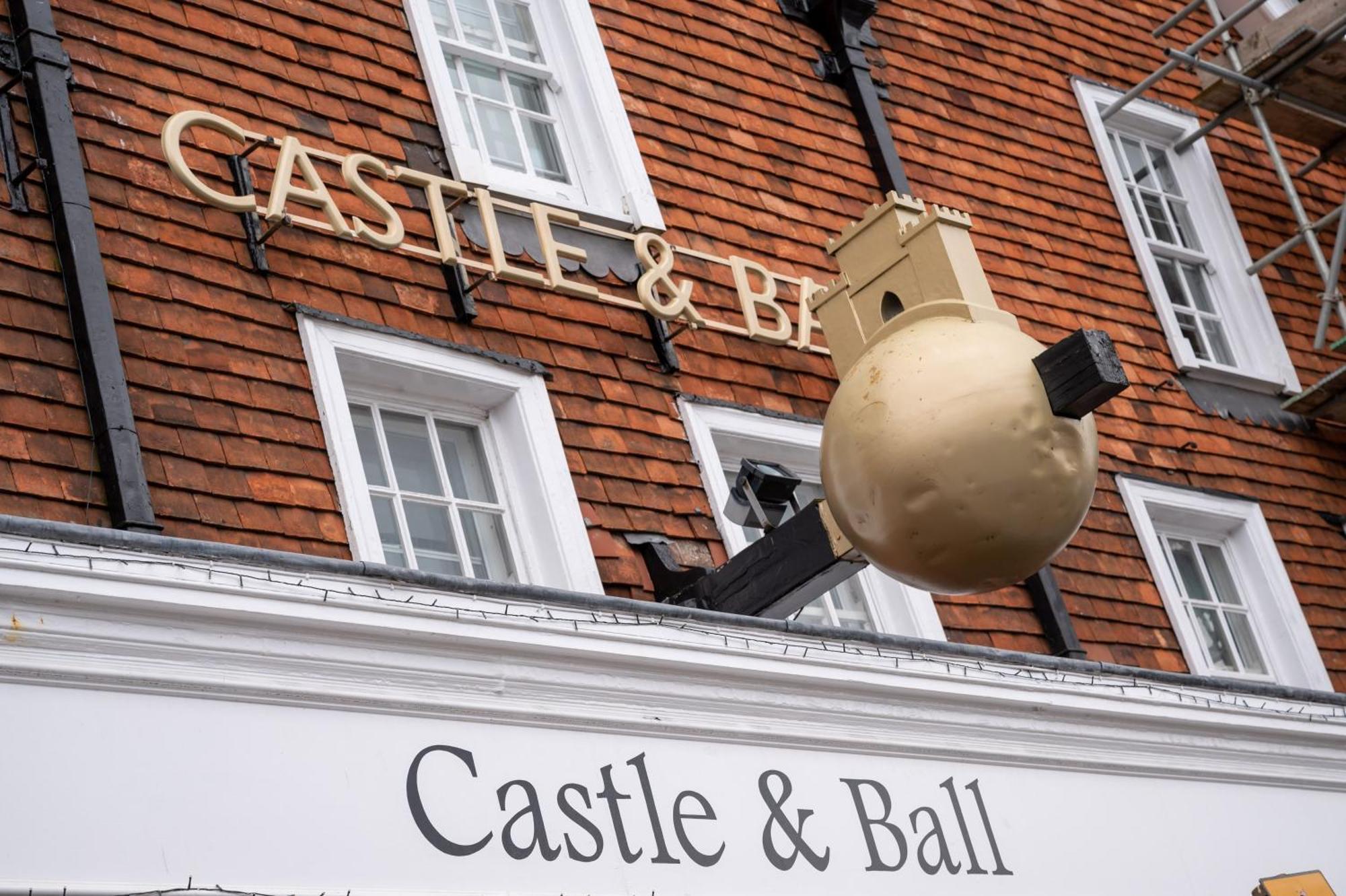 Castle And Ball By Greene King Inns Marlborough Extérieur photo